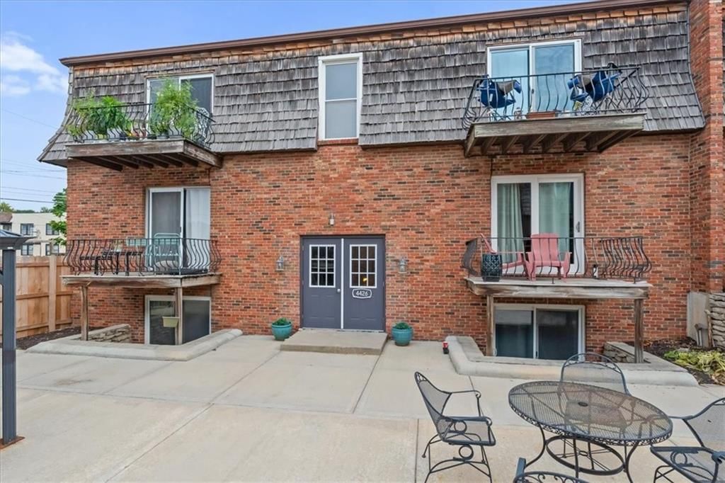 4426 Jarboe Street — photo 2