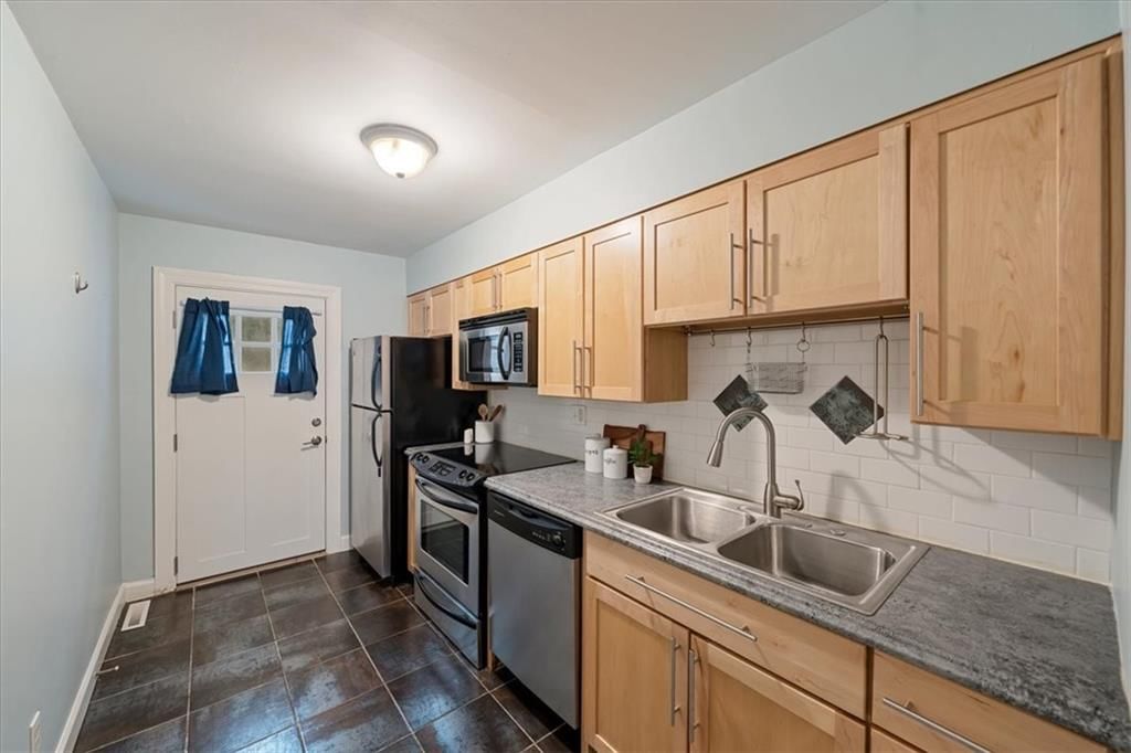 4426 Jarboe Street — photo 15