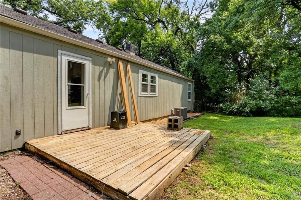 7614 Woodson Road — photo 17