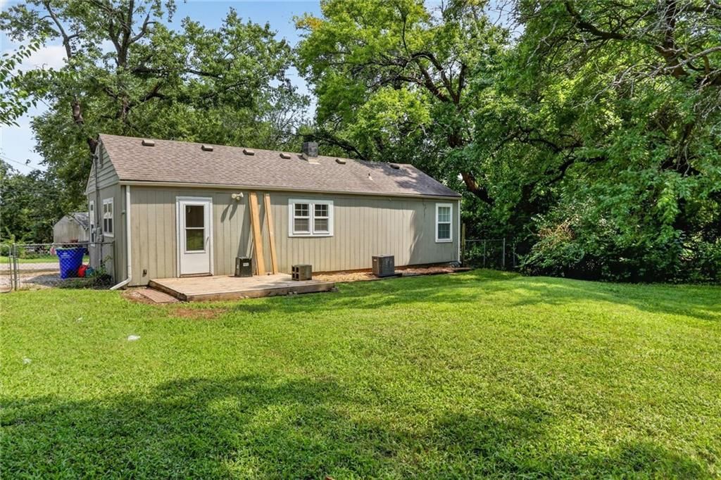 7614 Woodson Road — photo 19