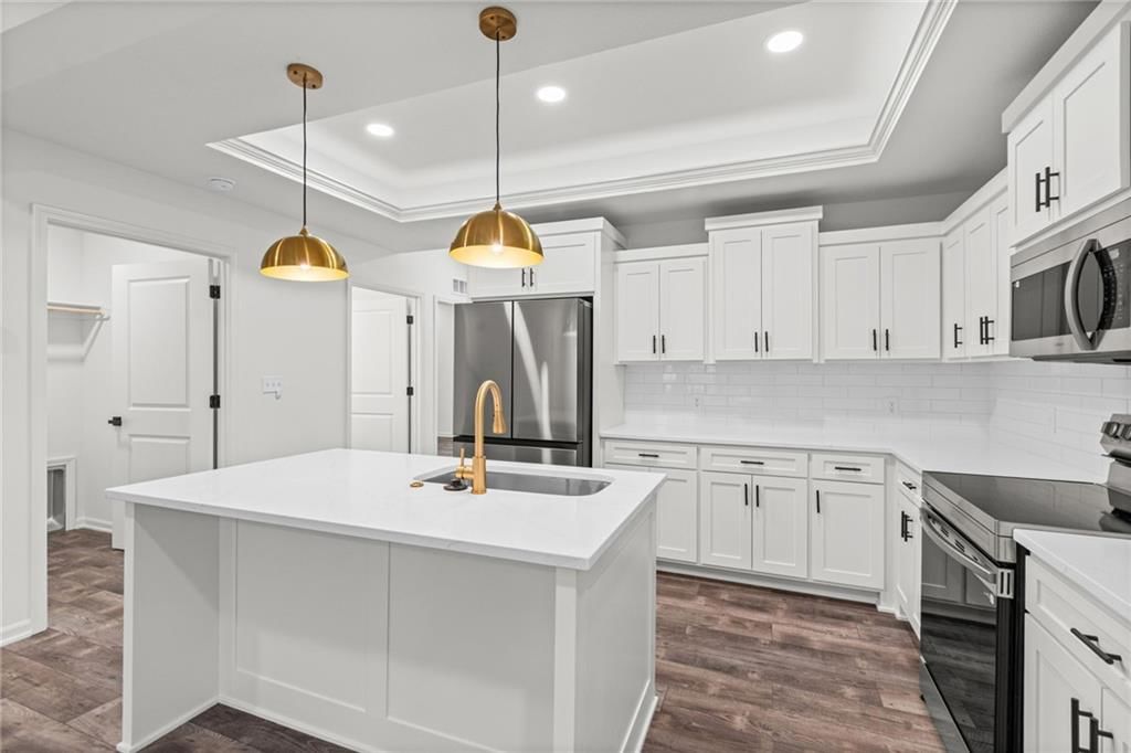113 E 3rd Street — photo 8