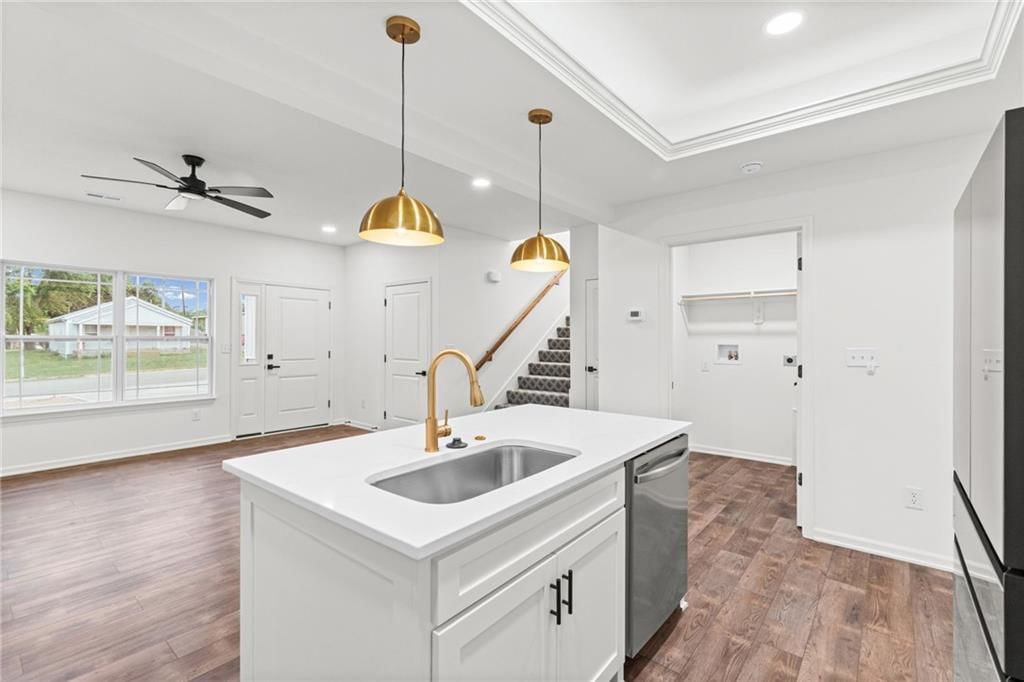 113 E 3rd Street — photo 11