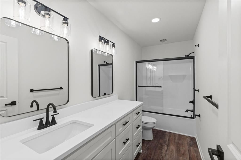 113 E 3rd Street — photo 16