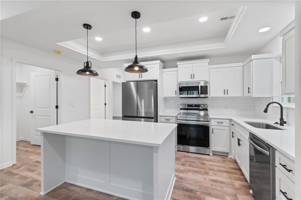 117 E 3rd Street — photo 8