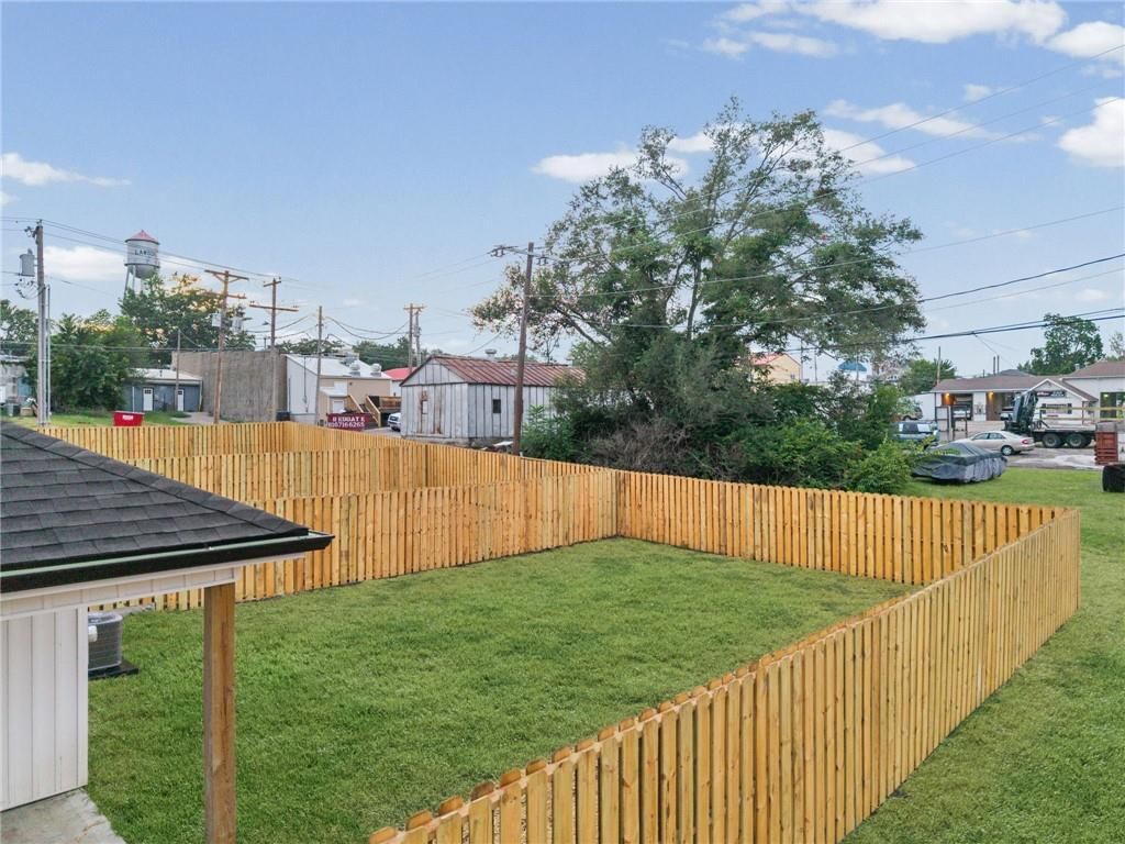 115 E 3rd Street — photo 33