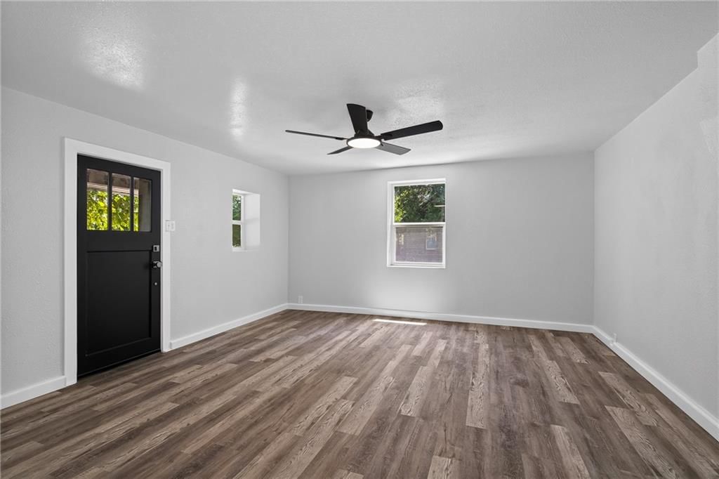 207 W 3rd Street — photo 3