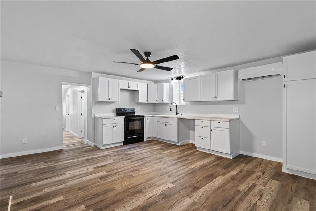 207 W 3rd Street — photo 10