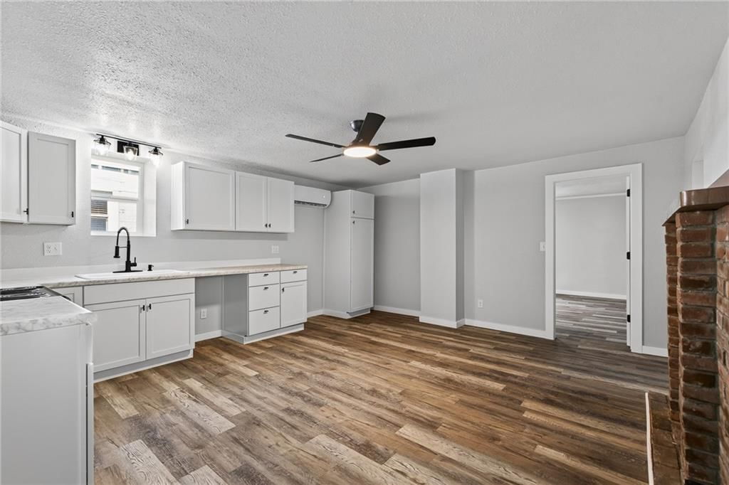 207 W 3rd Street — photo 11
