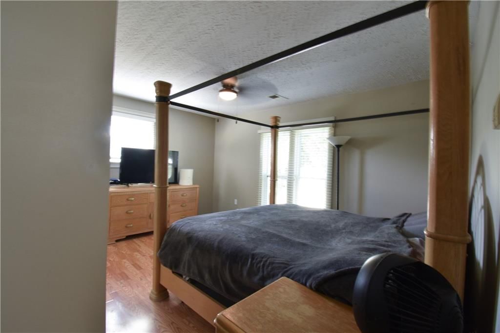 302 S Chestnut Street — photo 8