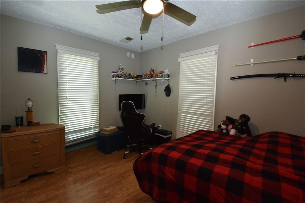 302 S Chestnut Street — photo 11