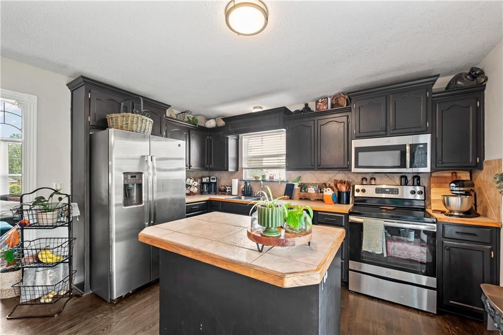 612 NE Cumberland Drive — photo 8