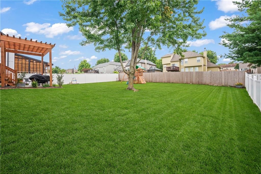 612 NE Cumberland Drive — photo 27