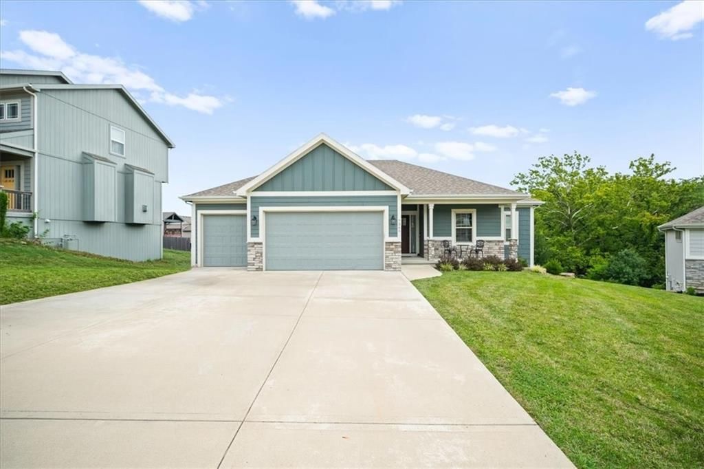 7365 N Lamar Drive — photo 2