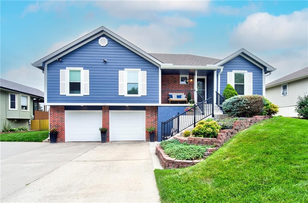 1743 Ridgeview Drive — photo 2