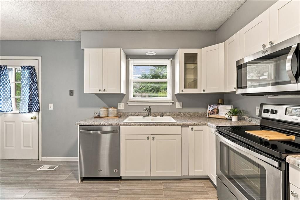 1337 E 123rd Street — photo 15