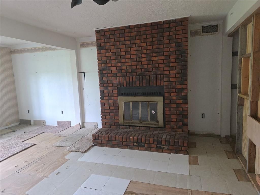 208 E Woodward Street — photo 11