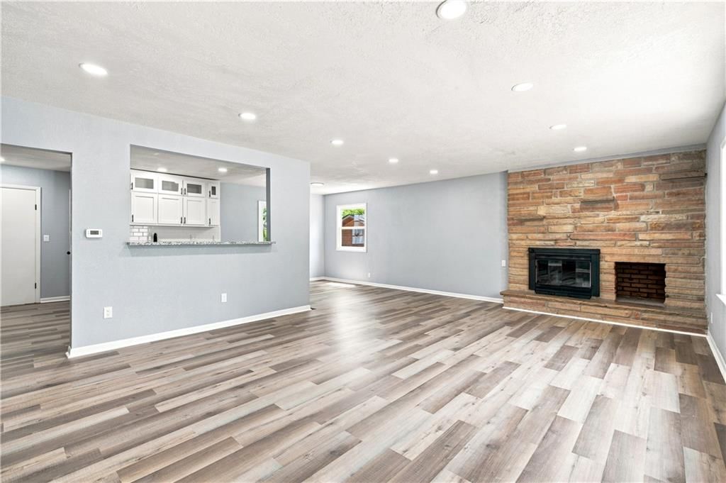 1347 S Hocker Avenue — photo 5