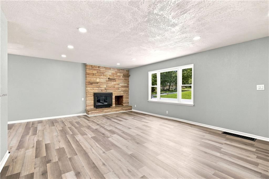 1347 S Hocker Avenue — photo 6