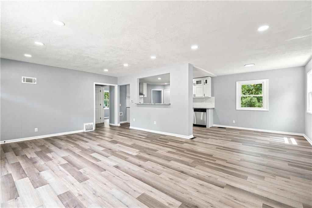 1347 S Hocker Avenue — photo 8