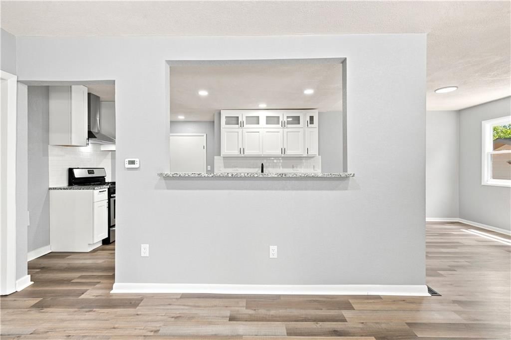 1347 S Hocker Avenue — photo 11
