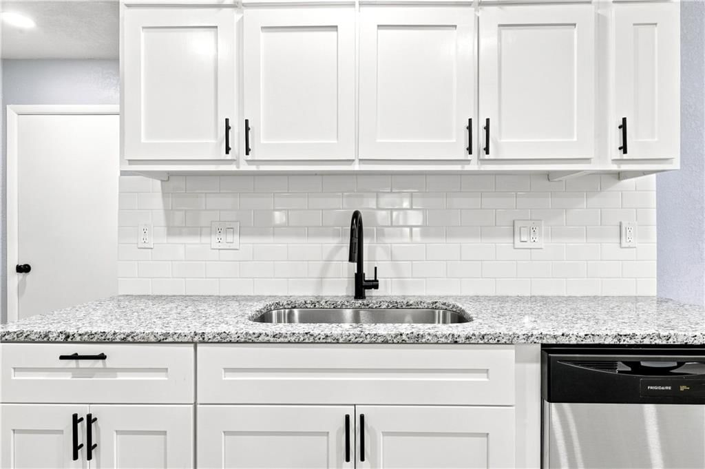 1347 S Hocker Avenue — photo 14