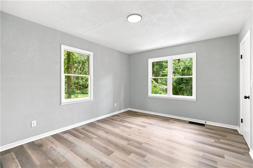 1347 S Hocker Avenue — photo 17