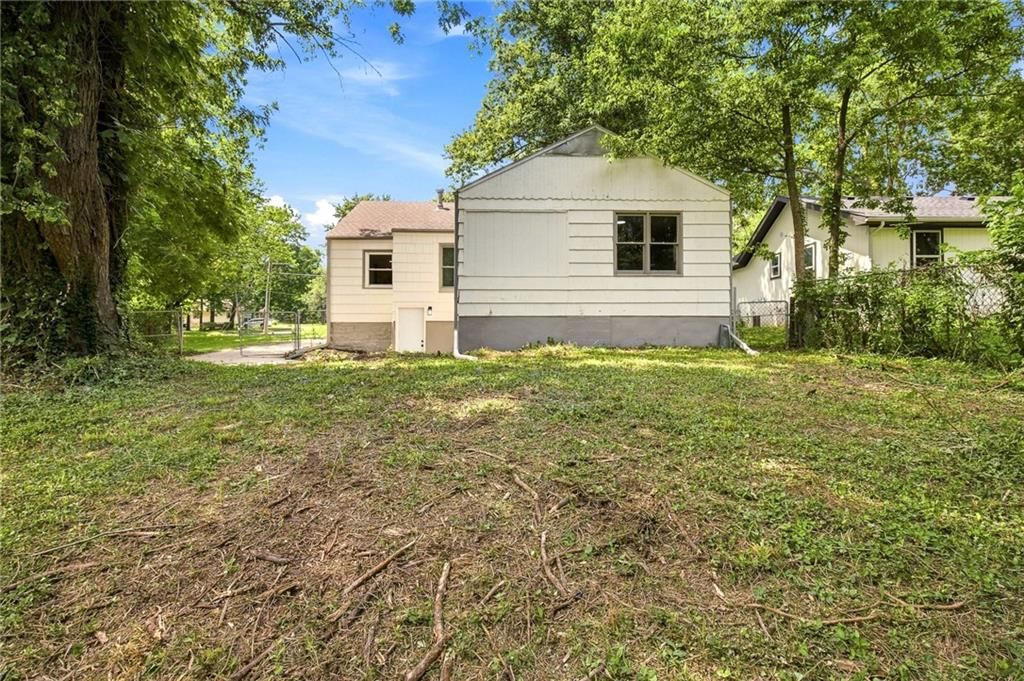 1347 S Hocker Avenue — photo 35