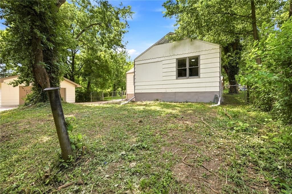 1347 S Hocker Avenue — photo 36