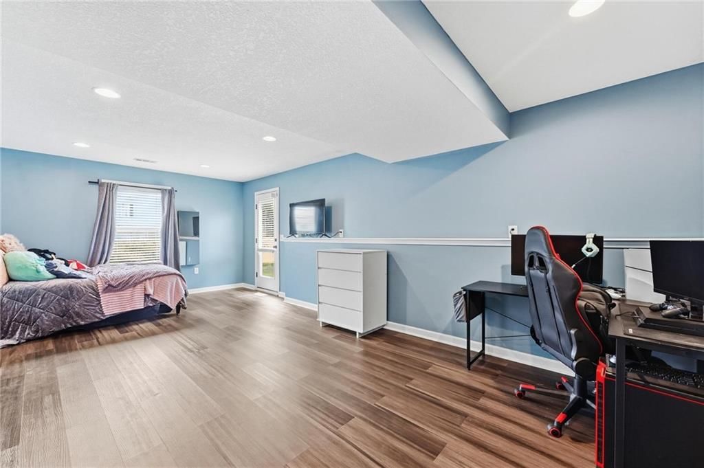 10220 N Lewis Avenue — photo 24