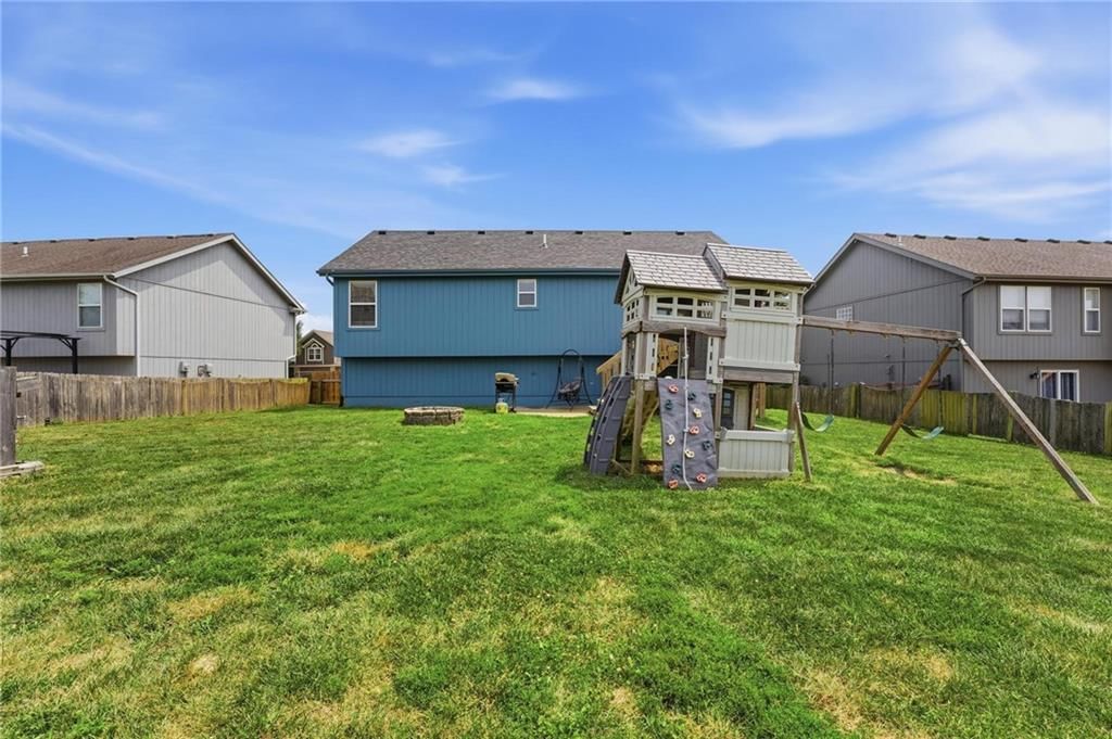 10220 N Lewis Avenue — photo 35