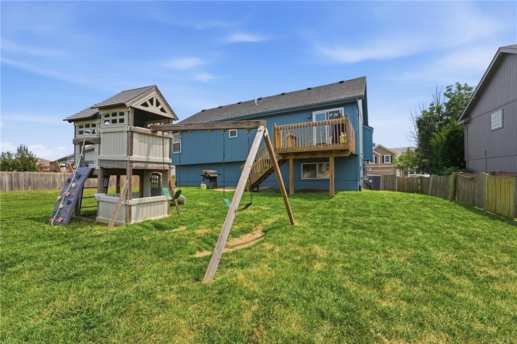 10220 N Lewis Avenue — photo 37
