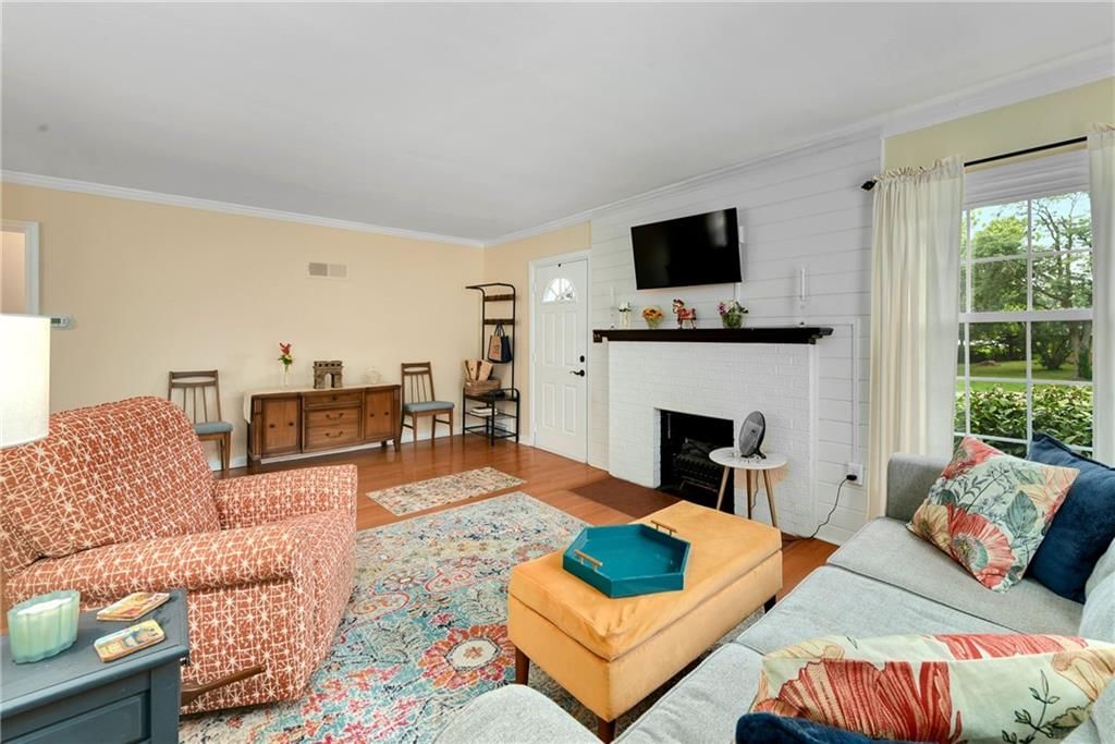 Photo 6 of 36 - 415 NE Moreland Drive, Oakwood Park, MO 64118