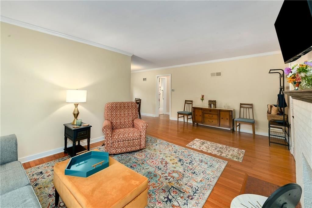 Photo 7 of 36 - 415 NE Moreland Drive, Oakwood Park, MO 64118