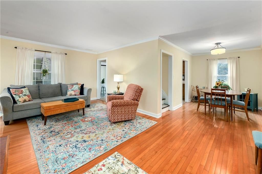 Photo 9 of 36 - 415 NE Moreland Drive, Oakwood Park, MO 64118