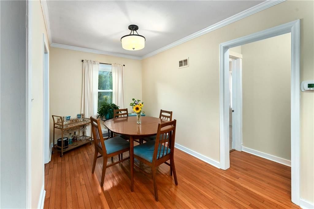 Photo 11 of 36 - 415 NE Moreland Drive, Oakwood Park, MO 64118