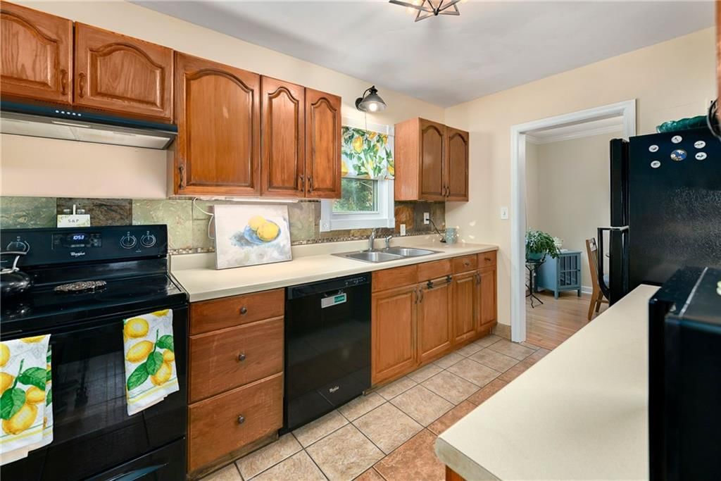 Photo 14 of 36 - 415 NE Moreland Drive, Oakwood Park, MO 64118