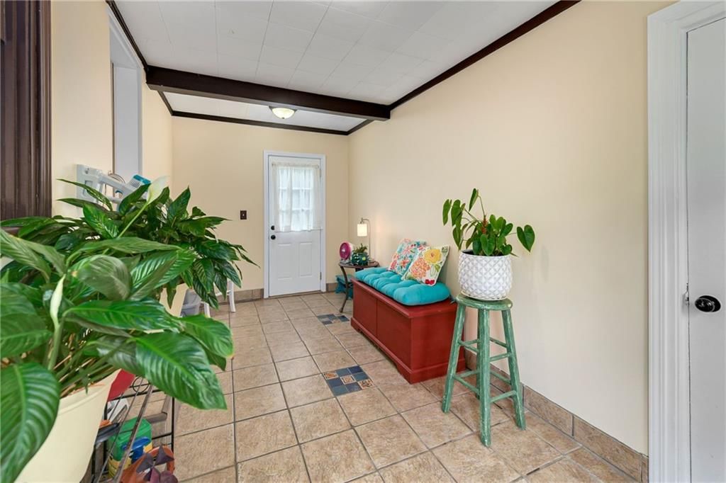 Photo 15 of 36 - 415 NE Moreland Drive, Oakwood Park, MO 64118