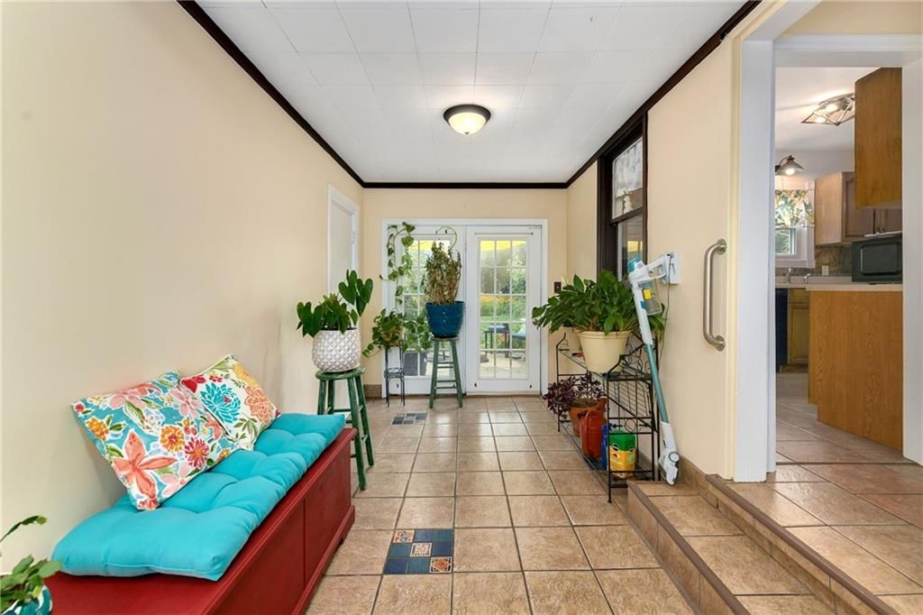 Photo 16 of 36 - 415 NE Moreland Drive, Oakwood Park, MO 64118