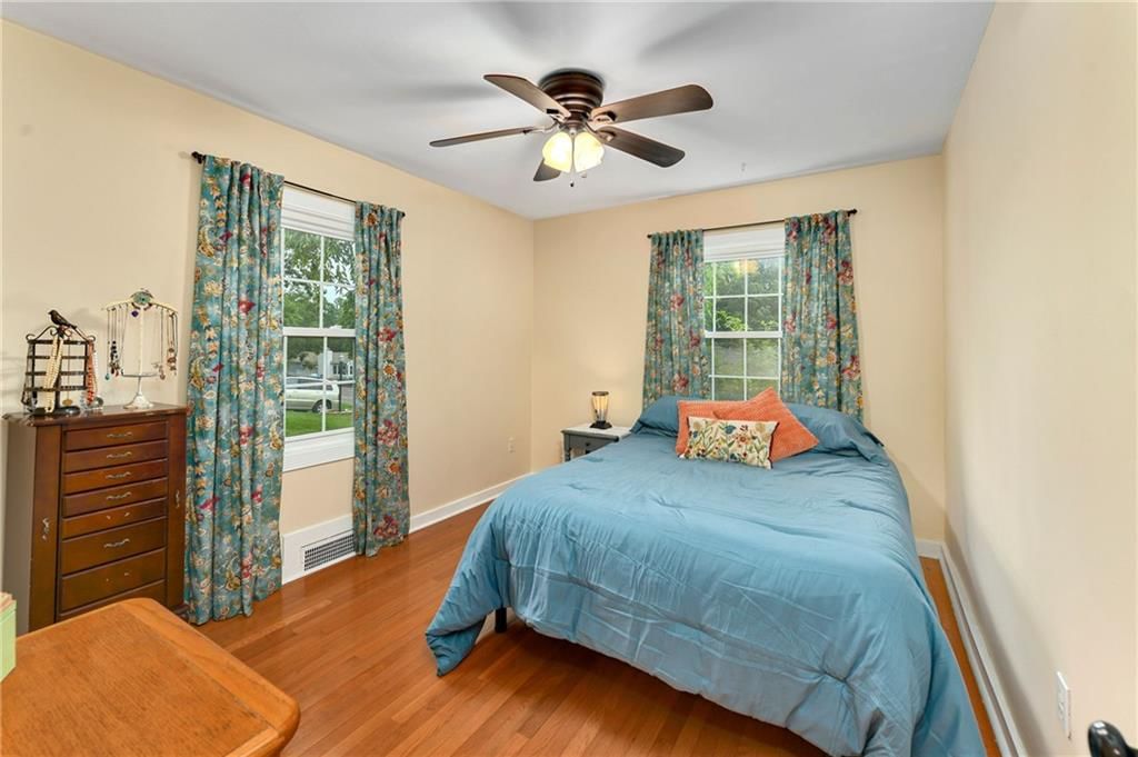 Photo 17 of 36 - 415 NE Moreland Drive, Oakwood Park, MO 64118
