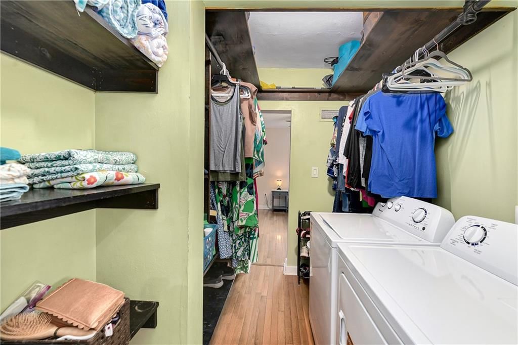 Photo 21 of 36 - 415 NE Moreland Drive, Oakwood Park, MO 64118
