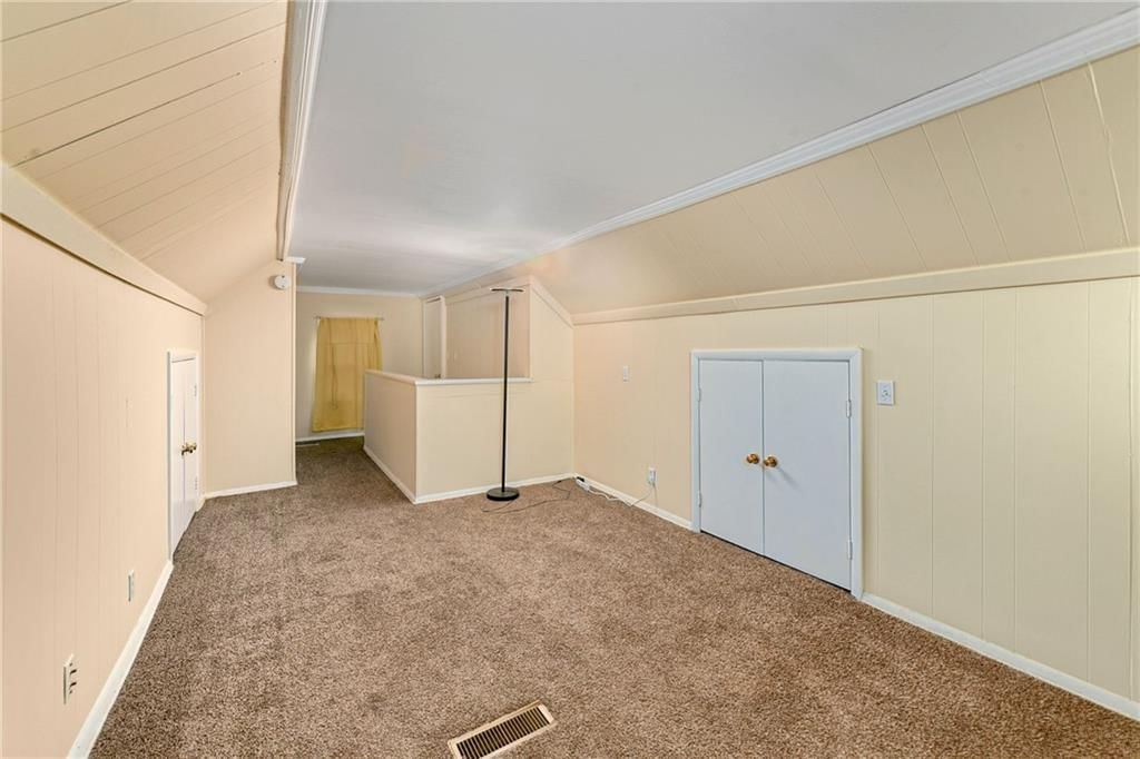 Photo 23 of 36 - 415 NE Moreland Drive, Oakwood Park, MO 64118