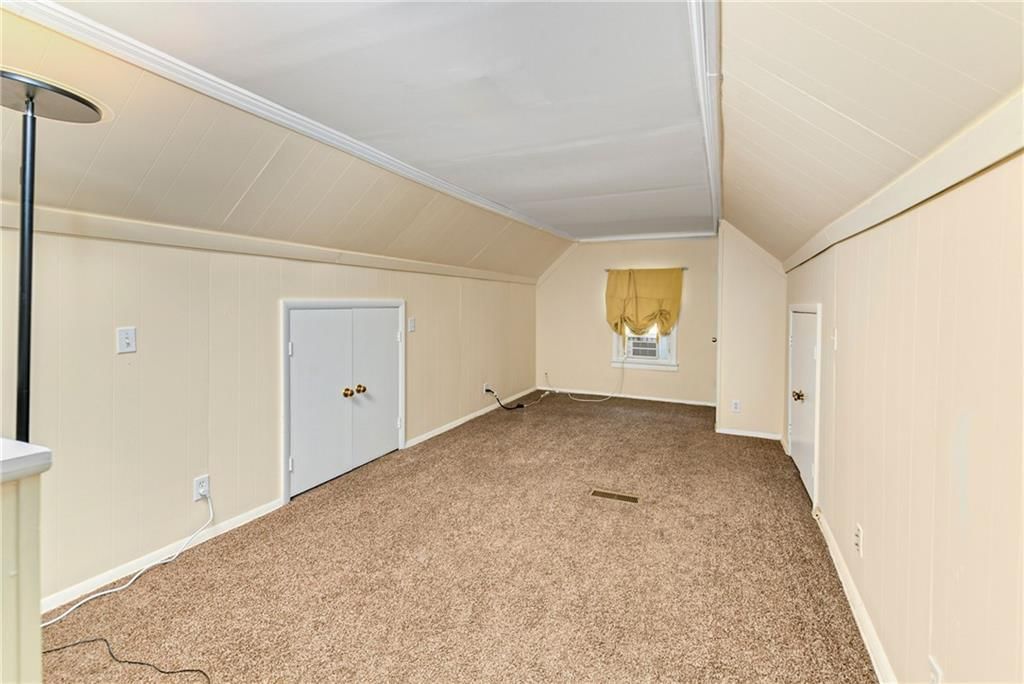Photo 24 of 36 - 415 NE Moreland Drive, Oakwood Park, MO 64118