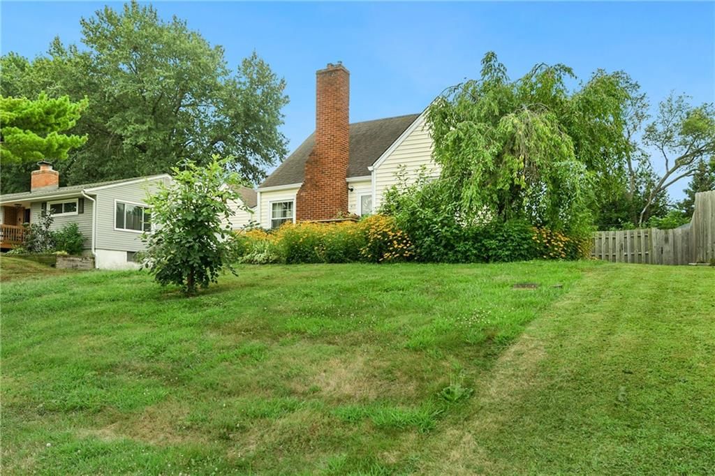 Photo 29 of 36 - 415 NE Moreland Drive, Oakwood Park, MO 64118