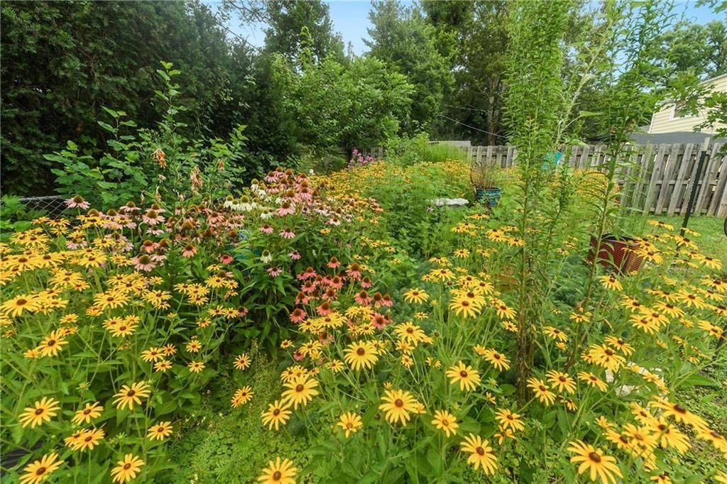 Photo 30 of 36 - 415 NE Moreland Drive, Oakwood Park, MO 64118