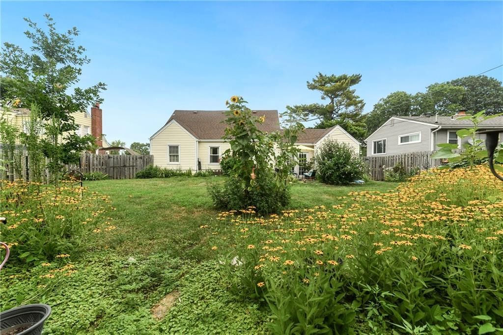 Photo 31 of 36 - 415 NE Moreland Drive, Oakwood Park, MO 64118