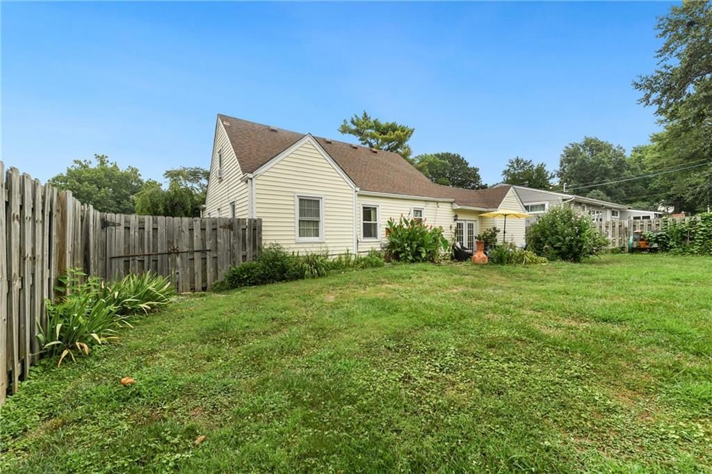 Photo 32 of 36 - 415 NE Moreland Drive, Oakwood Park, MO 64118