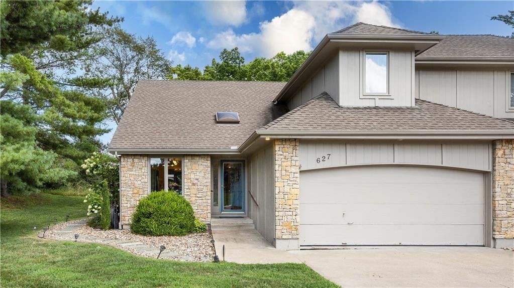 627 NW Timberbrooke Drive — photo 2
