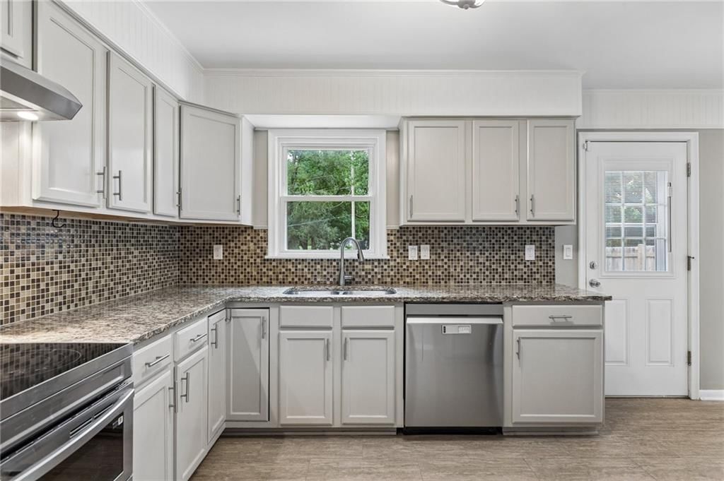 2030 NW 50th Street — photo 9