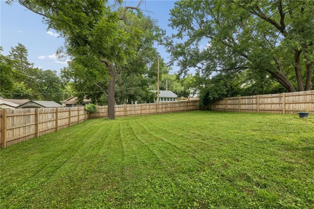 2030 NW 50th Street — photo 33