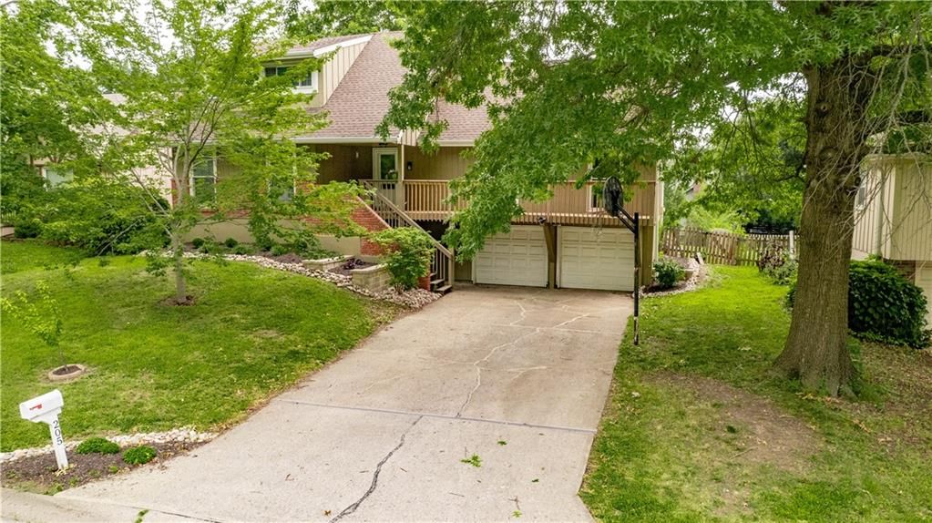 205 NE Noeleen Lane — photo 1